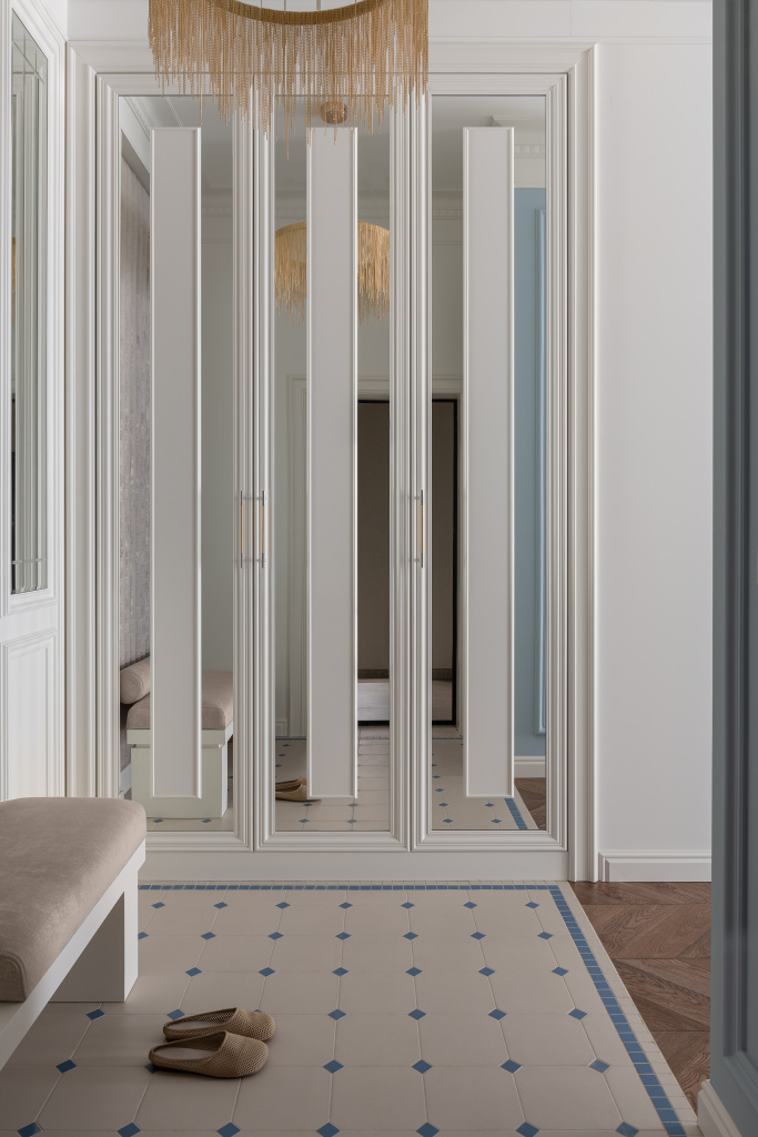 Зеркальные витражи в интерьере квартиры